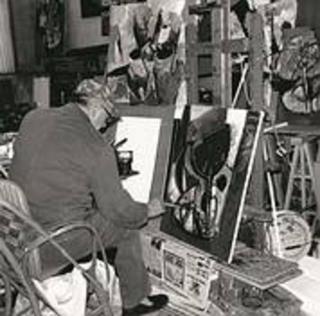 Carl Walter Liner in seinem Pariser Atelier um 1968