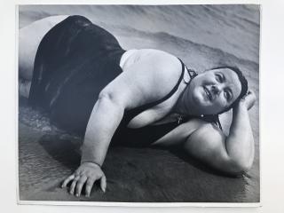 Lisette Model (1901-1983) | Coney Island Bather, New York | 1939 - 1941 | Vintage Print | 40,5 x 50,5 cm