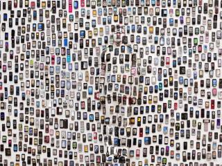 Mobile Phones, « Hiding in the City », 2012 © Liu Bolin / Courtesy Galerie Paris-Beijing
