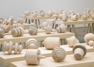 Allan McCollum - The Shapes Project: Shapes Spinoffs, 2005/2014, installation view Galerie Thomas Schulte, Berlin, 2015